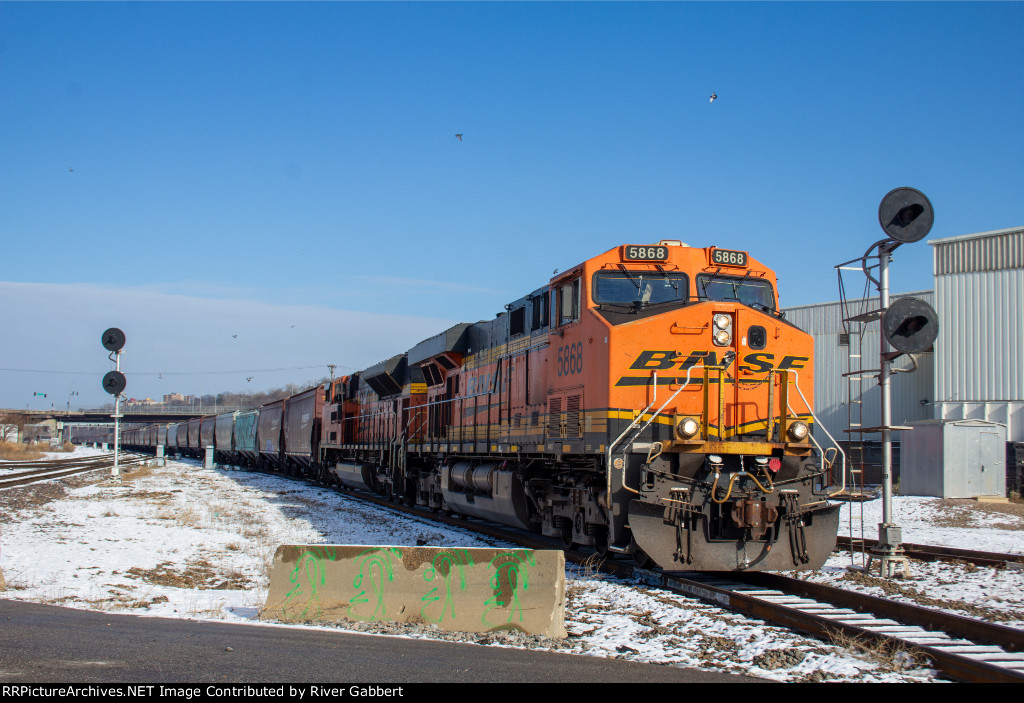 BNSF 5868